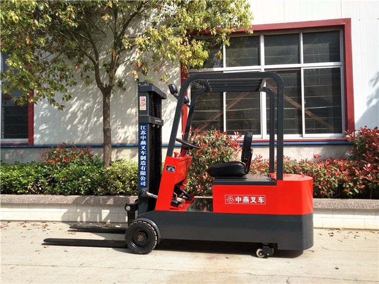 中燕 三支點平衡重座駕式全電動堆高車 電動升降叉車