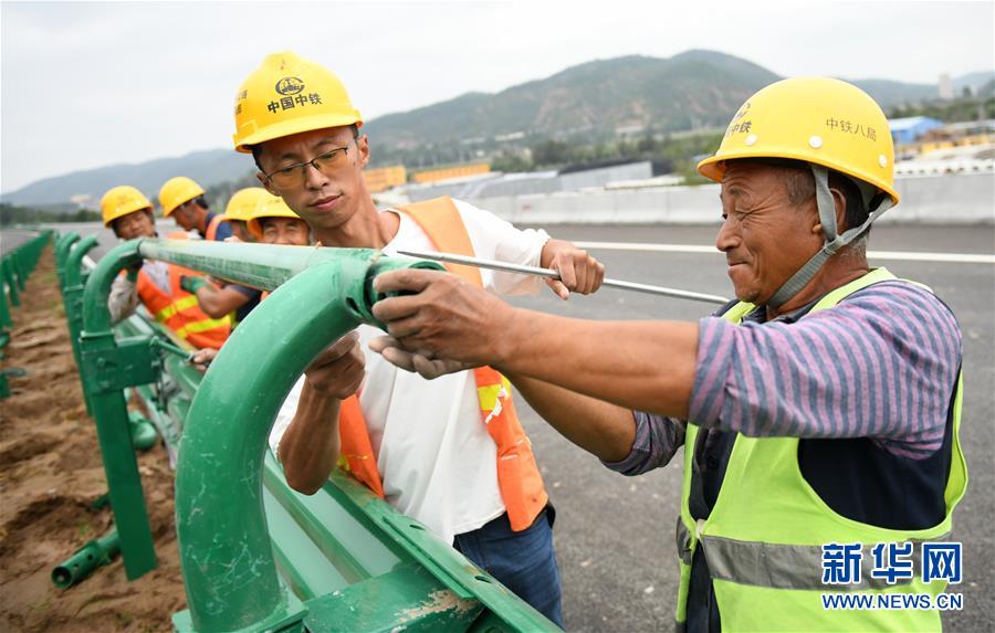 (聚焦復(fù)工復(fù)產(chǎn))(4)陜西:清子高速公路建設(shè)有序推進(jìn)