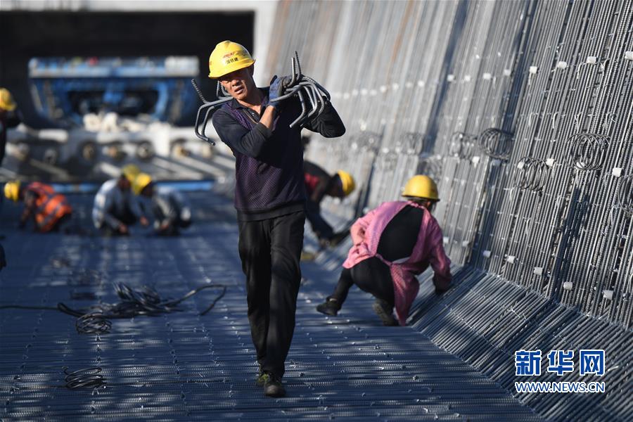 (經濟)(5)新建福廈鐵路制梁忙